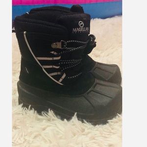 Winter magellan boots size 7 toddler